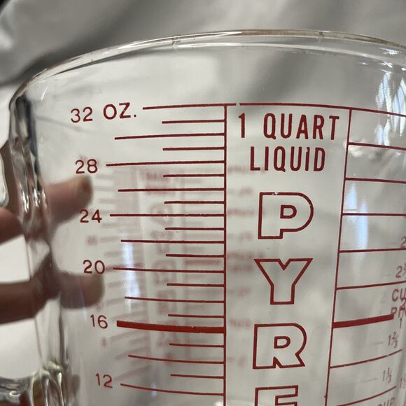 Vintage Pyrex #532 D Handle 4-Cup 1-Quart Red Lettering Glass Measuring Cup USA - Picture 8 of 10